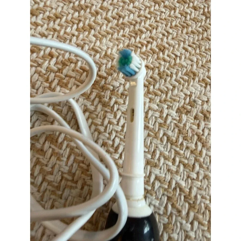 Oral-B Braun Rechargeable Electric Toothbrush with Charger